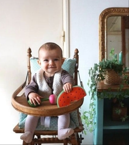 5 raisons d'offrir un coussin de chaise haute comme cadeau de naissance.